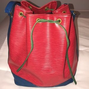 LOUIS VUITTON NOE authentic shoulder bag A21910